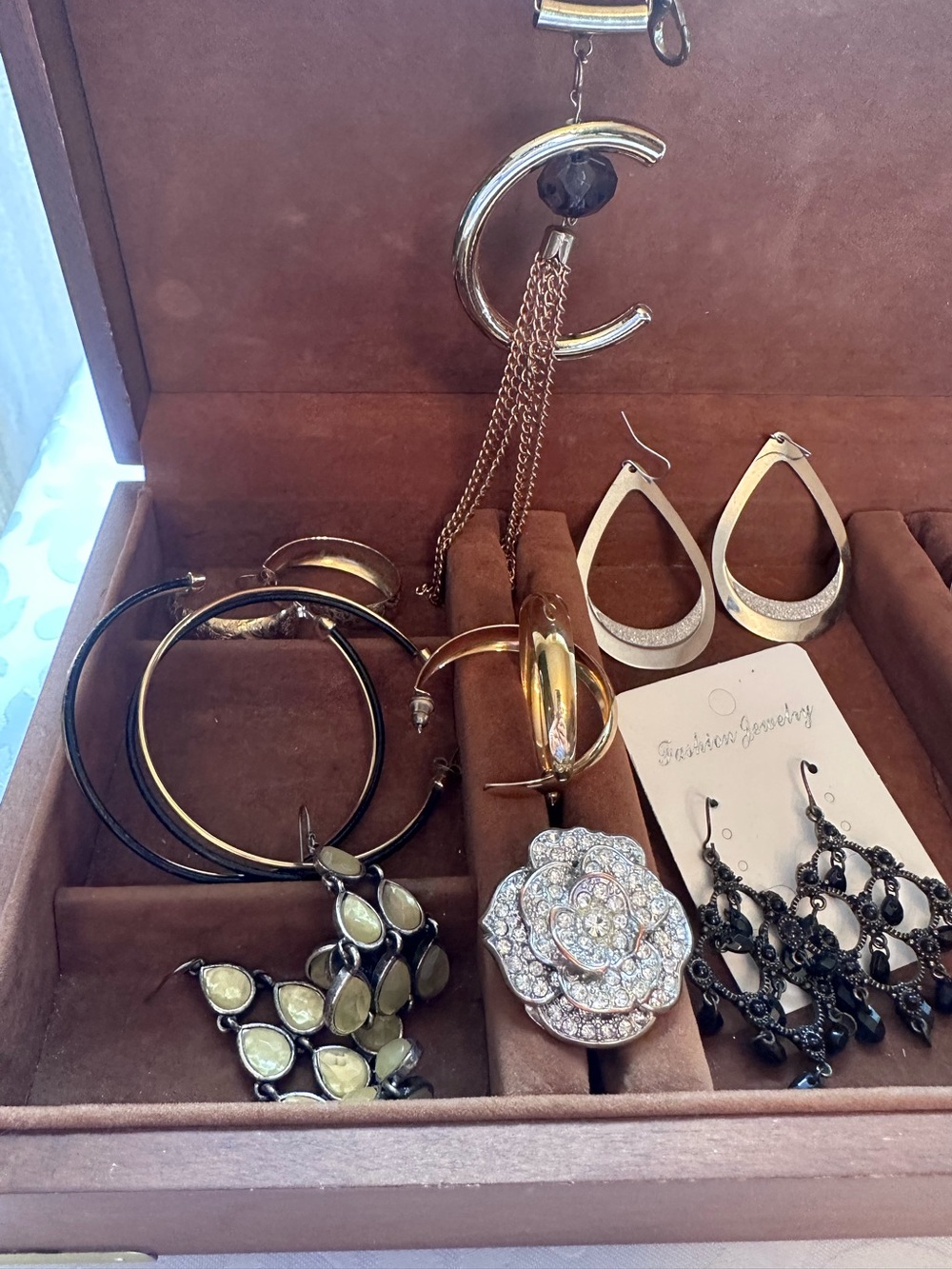 Wood Jewellery Box, assorted Jewellery: 10 earring pairs, necklace ring bracelet - Picture 3 of 11